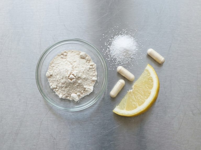 Powder, capsules and lemon used for energy and performance supplement formulations – Noviatic.