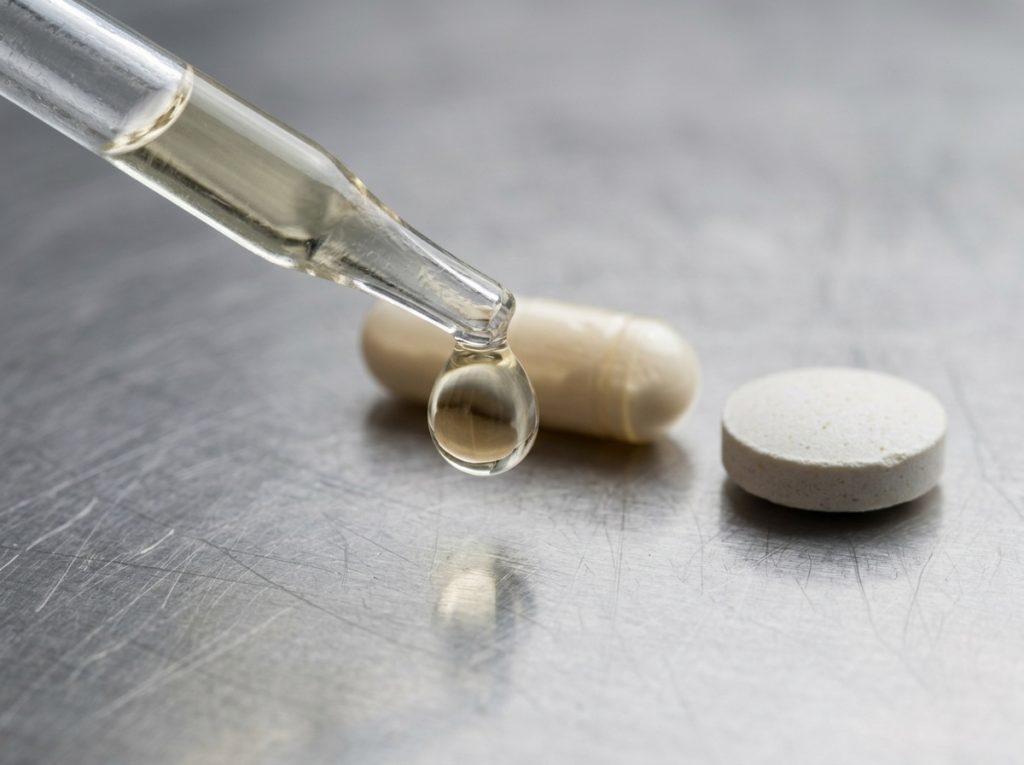 Liquid vitamin supplement with capsule and tablet formats – Noviatic.